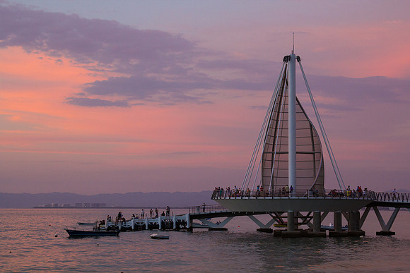 Los Muertos Pier
